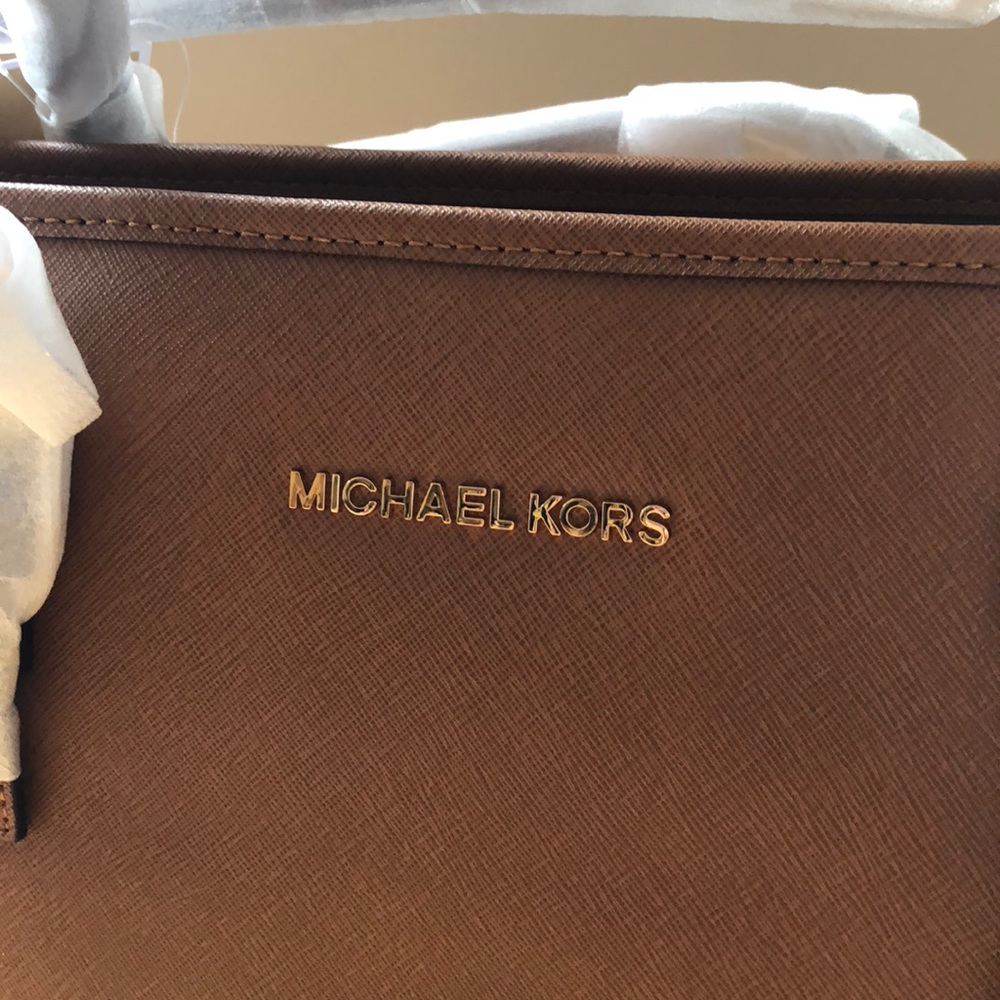 AUTHENTIC NEW Michael Kors Jet Set Travel Bag - Picture 2 of 8